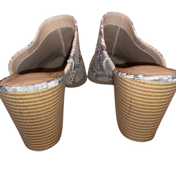 KAARI BLUE “Eliza” Faux Snakeskin Leather 3-1/2” Block Heels Slip On Style Mules - Picture 6 of 8